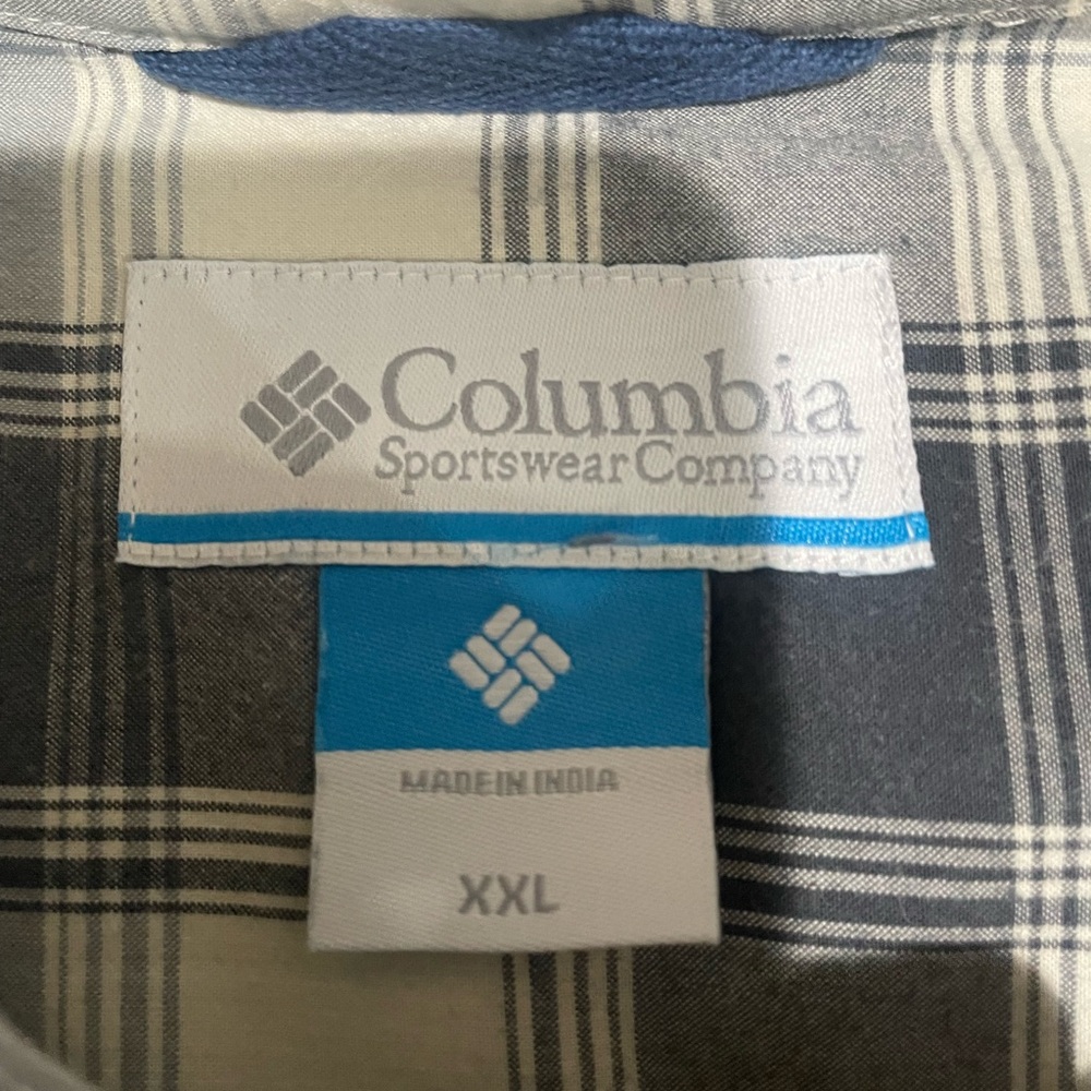 2X Columbia, long sleeve button up gray and white perfect condition.